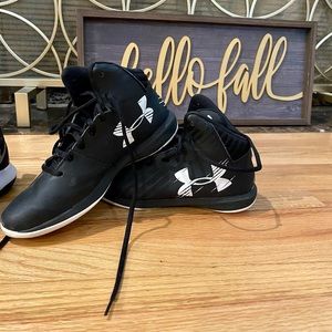 Girls size 6 youth Under Armour basketball